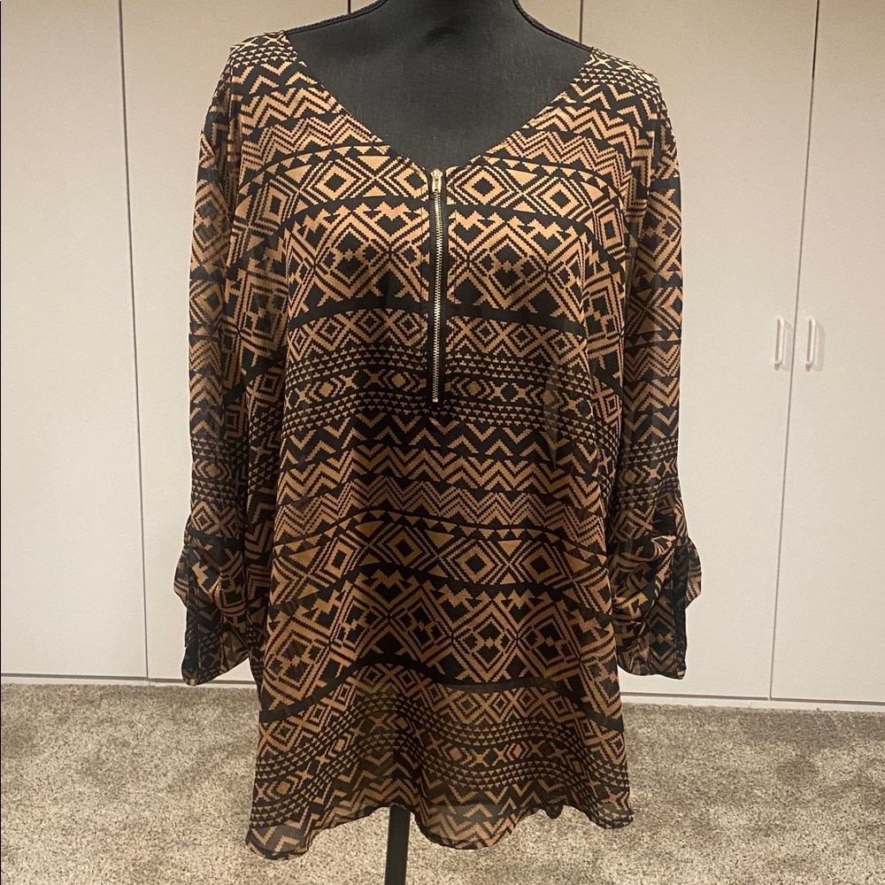 Tacera Sheer Black and Tan High-Low Top